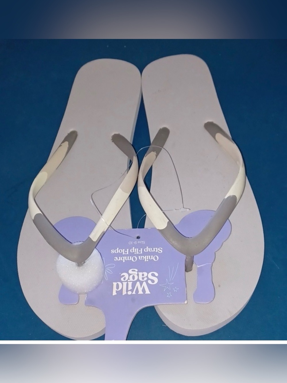 Bed Bath & Beyond Women’s Flip Flop Sandals in Light Gray and Cream